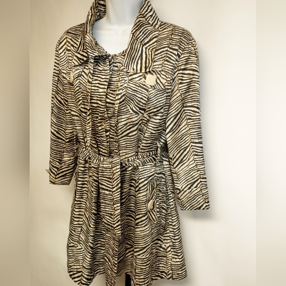 Luii Animal Print Jacket Size L 3/4 Sleeve EUC Fully Lined Belted Coat